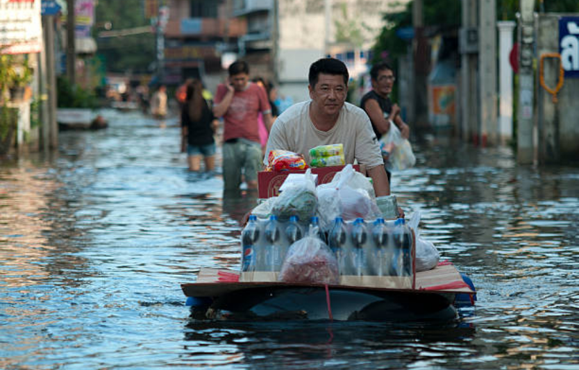 Масштабна повінь у Пекіні понад 30 загиблих та 80 000 евакуйованих
