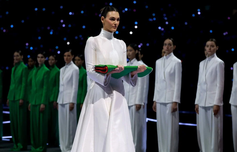 Дівчина Леонардо Ді Капріо